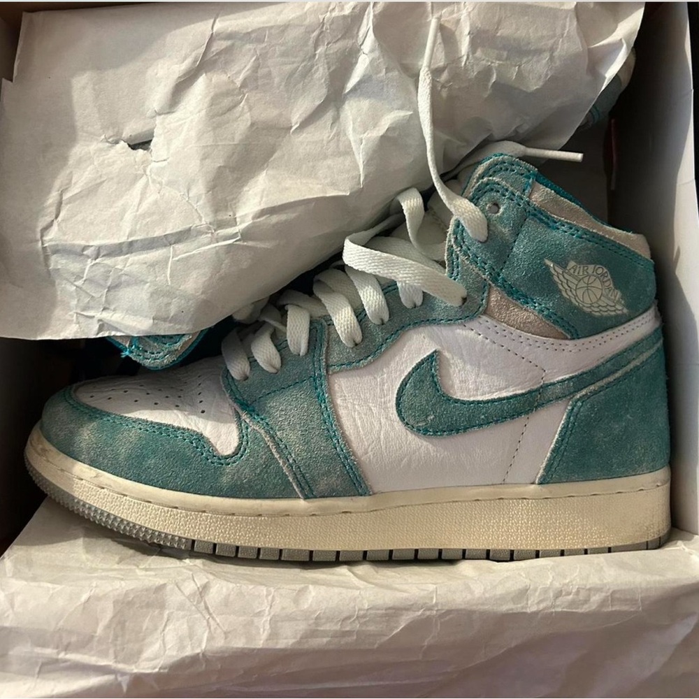 Nike Women's High-Top Sneakers in Teal and White